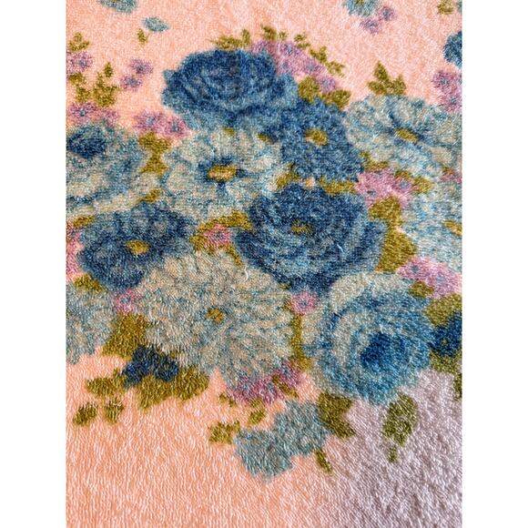 Vintage white with blue rose bath towel - Picture 3 of 6